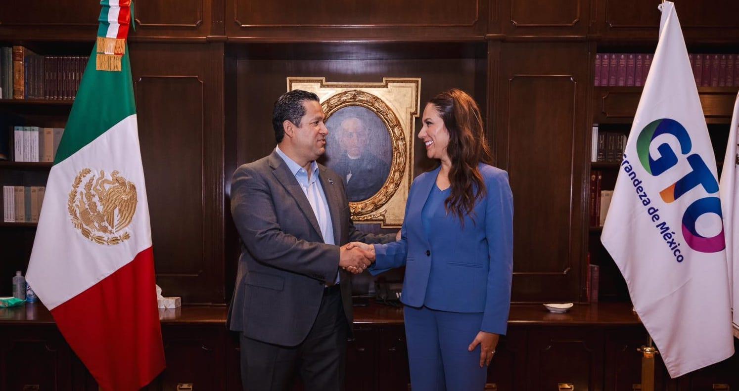 Diego Sinuhé se reúne con Libia Denisse