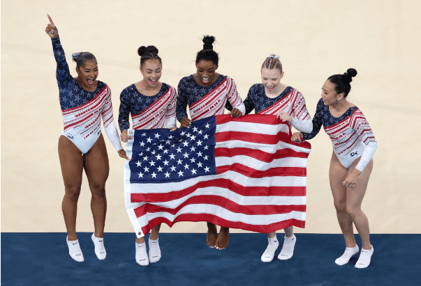 Simone Biles regresa a la cima con su equipo de gimnastas 