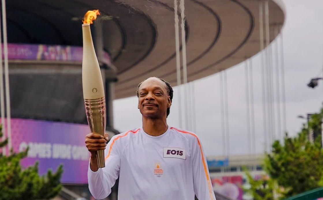 Snoop Dogg porta la flama olímpica