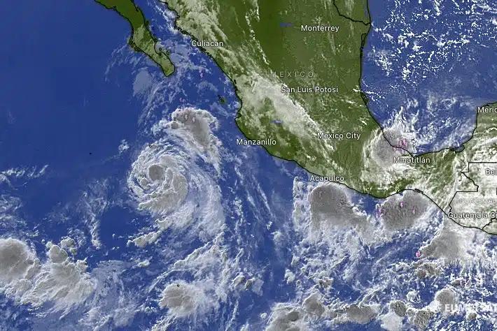 Llega Carlotta a las costas del pacífico mexicano