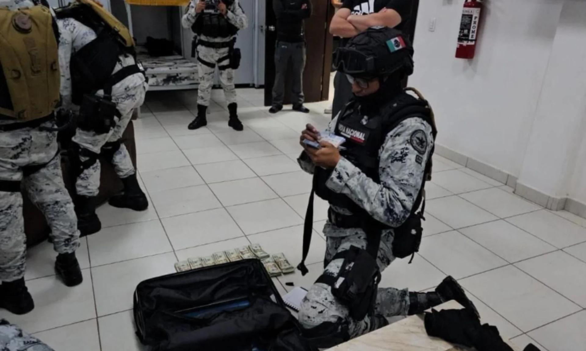 Se localiza 1 millón de pesos en efectivo y armas sin registro en cuartel de la Guardia Nacional
