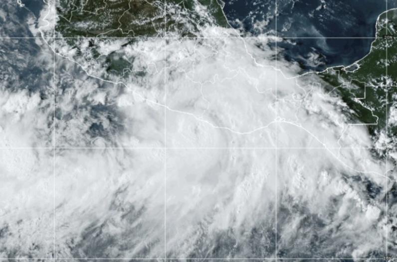 “John” toma fuerza de nuevo y regresa como tormenta tropical