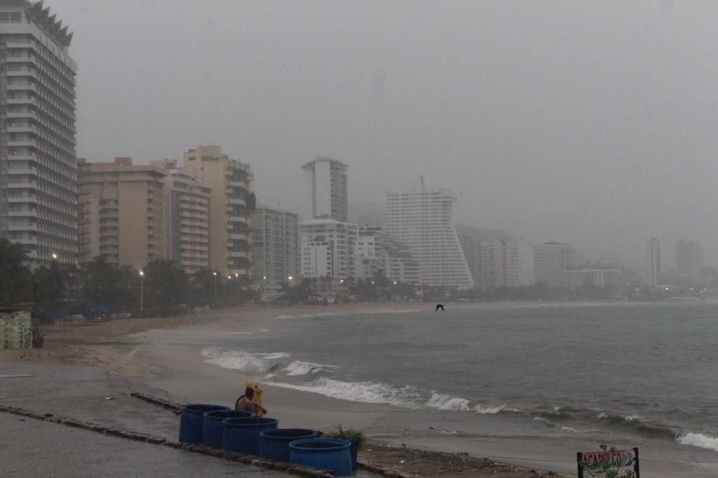 Van 8 muertos en Acapulco por John y Helene ya es categoría 4  