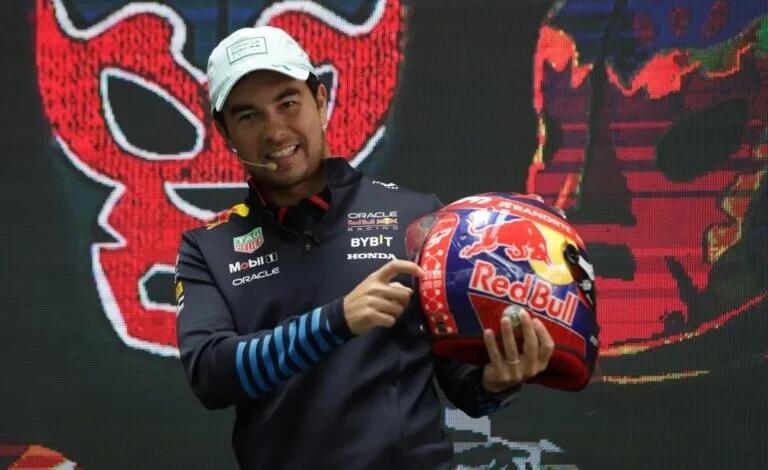 ¡Causa furor! El nuevo casco de Checo Pérez