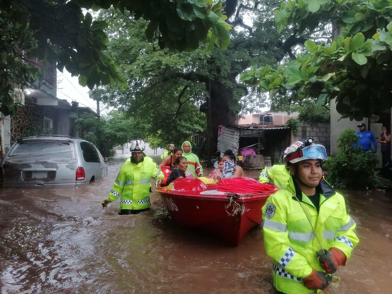 Se desbordan ríos en Oaxaca y Sheinbaum llama extremar precauciones