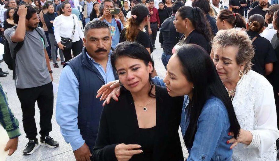 Habitantes de Chilpancingo corren a gritos a exalcaldesa del funeral de Alejandro Arcos