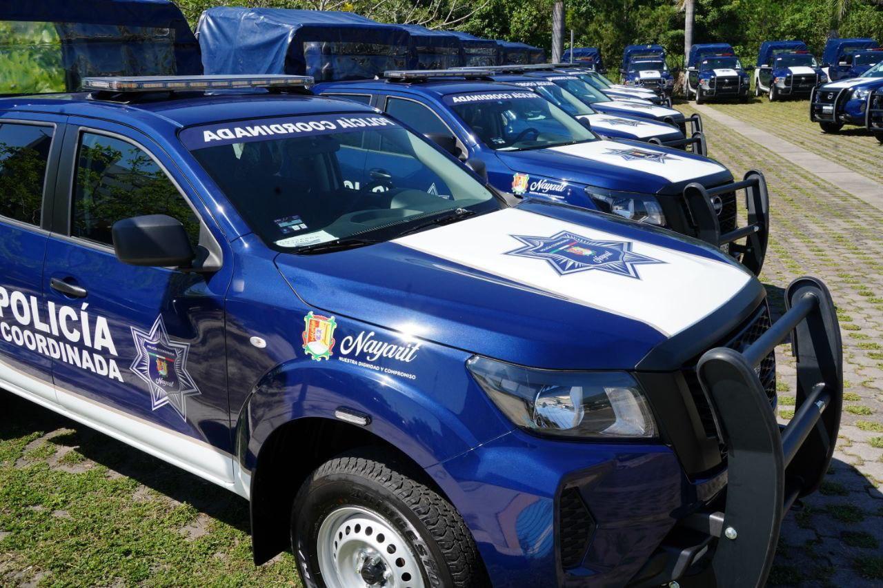 Entrega gobernador de Nayarit 67 Radio Patrullas a policías municipales y estatales