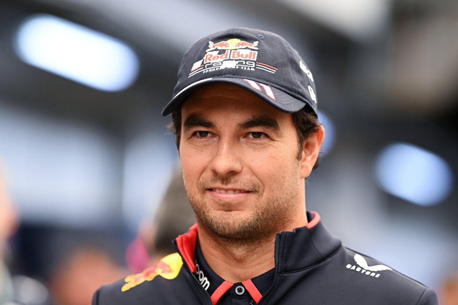 Checo Pérez se queda en Red Bull para la temporada 2025