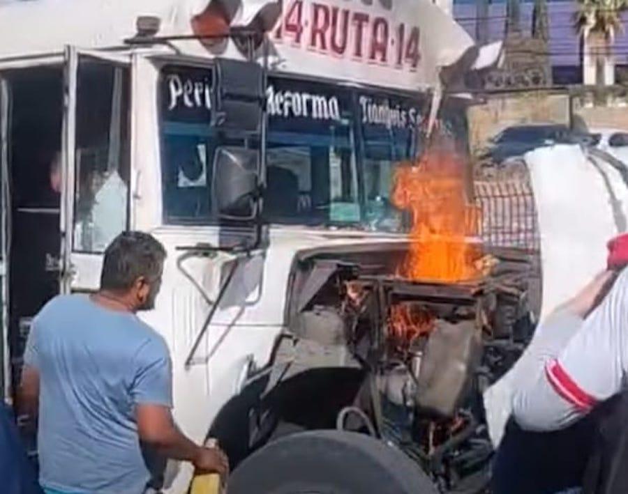 Se incendia camión en Nogales