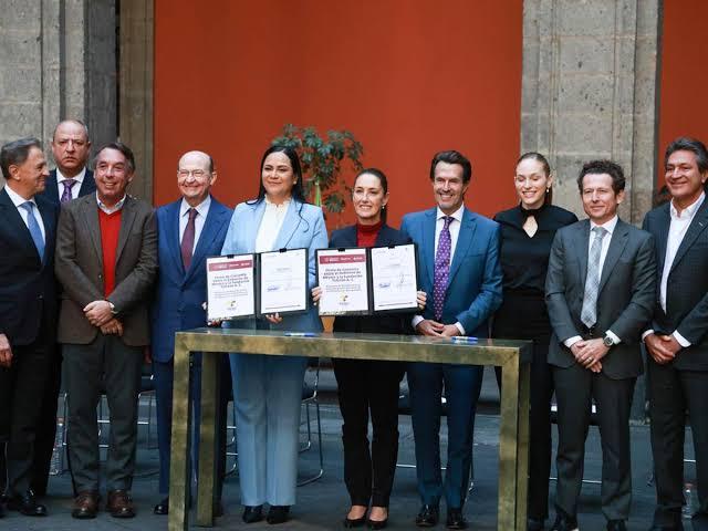 Claudia Sheinbaum firma convenio con Teletón para apoyar a la niñez con discapacidad