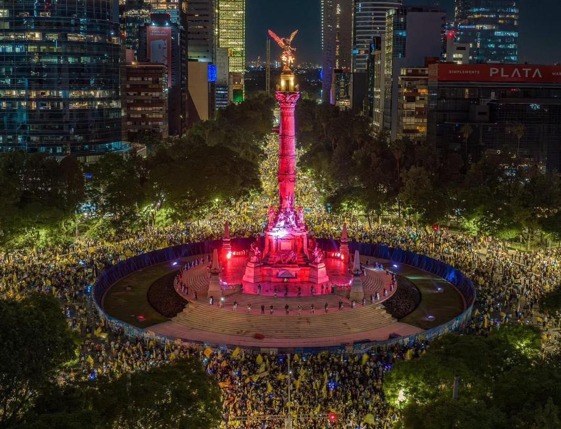 Americanistas festejan el tricampeonato en el Ángel de la Independencia 