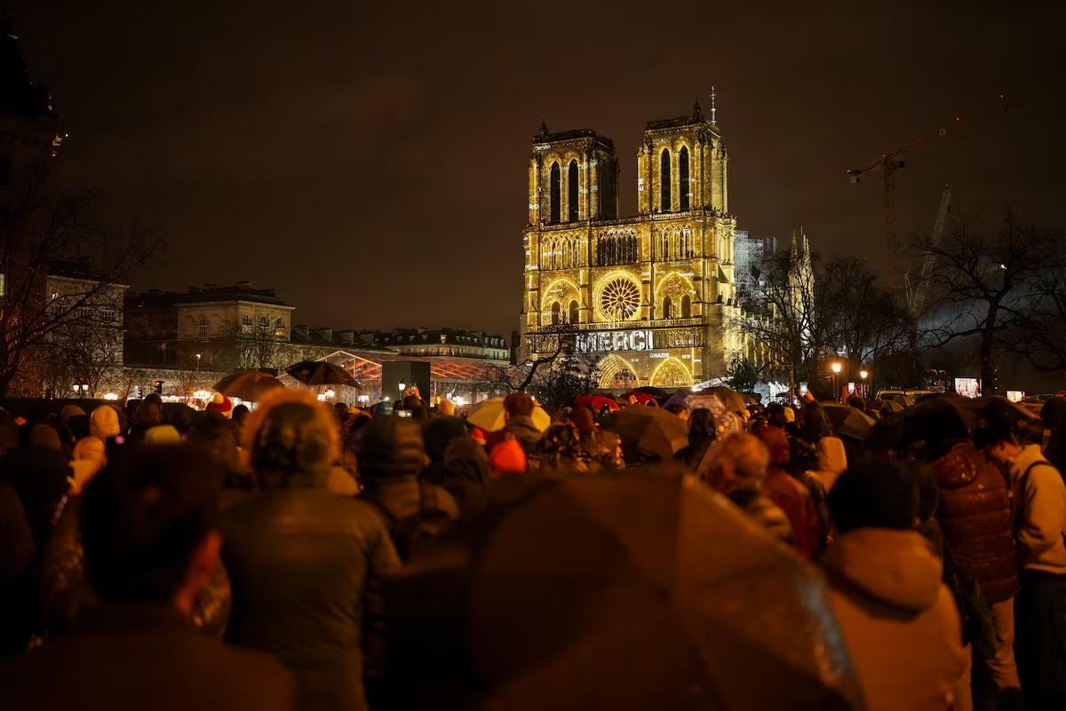 Notre Dame está de vuelta como un espacio de resiliencia 