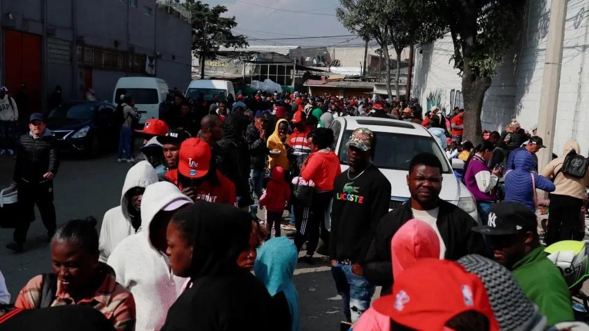 Migrantes saturan oficinas de Comar y planean quedarse en México