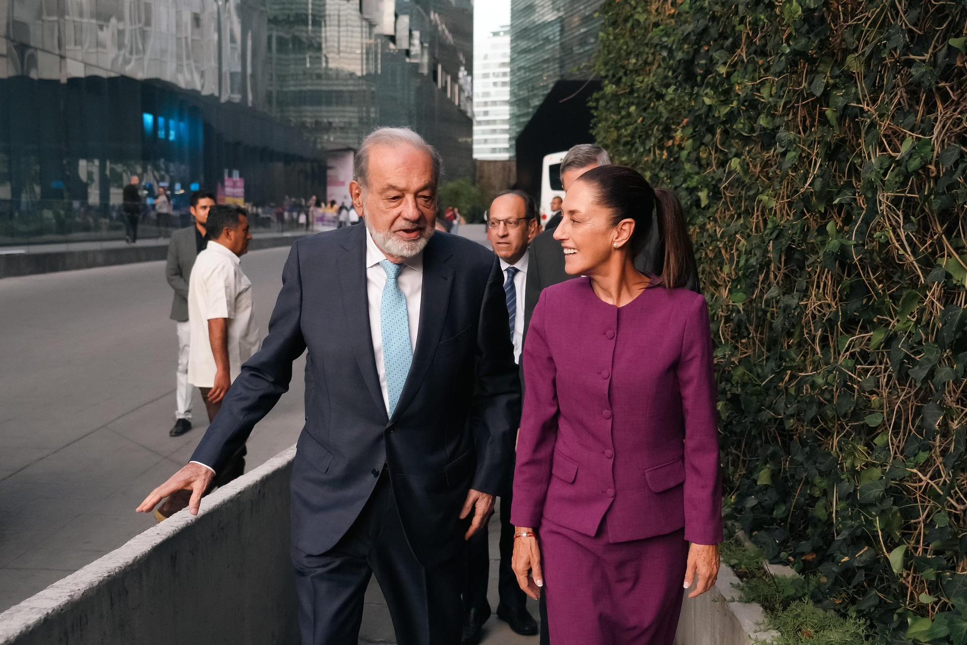 Sheinbaum defiende a Carlos Slim