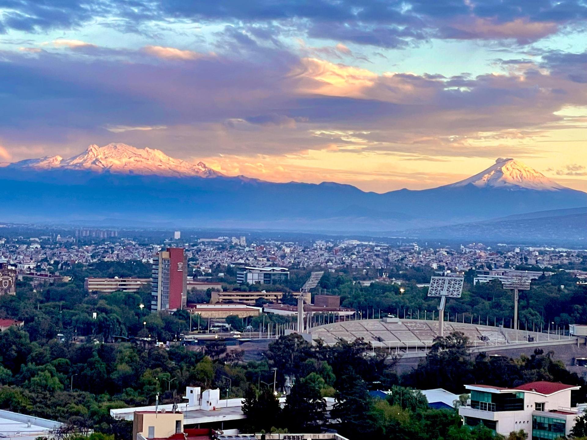 ¡Espectacular! Popocatépetl e Iztaccíhuatl nevados