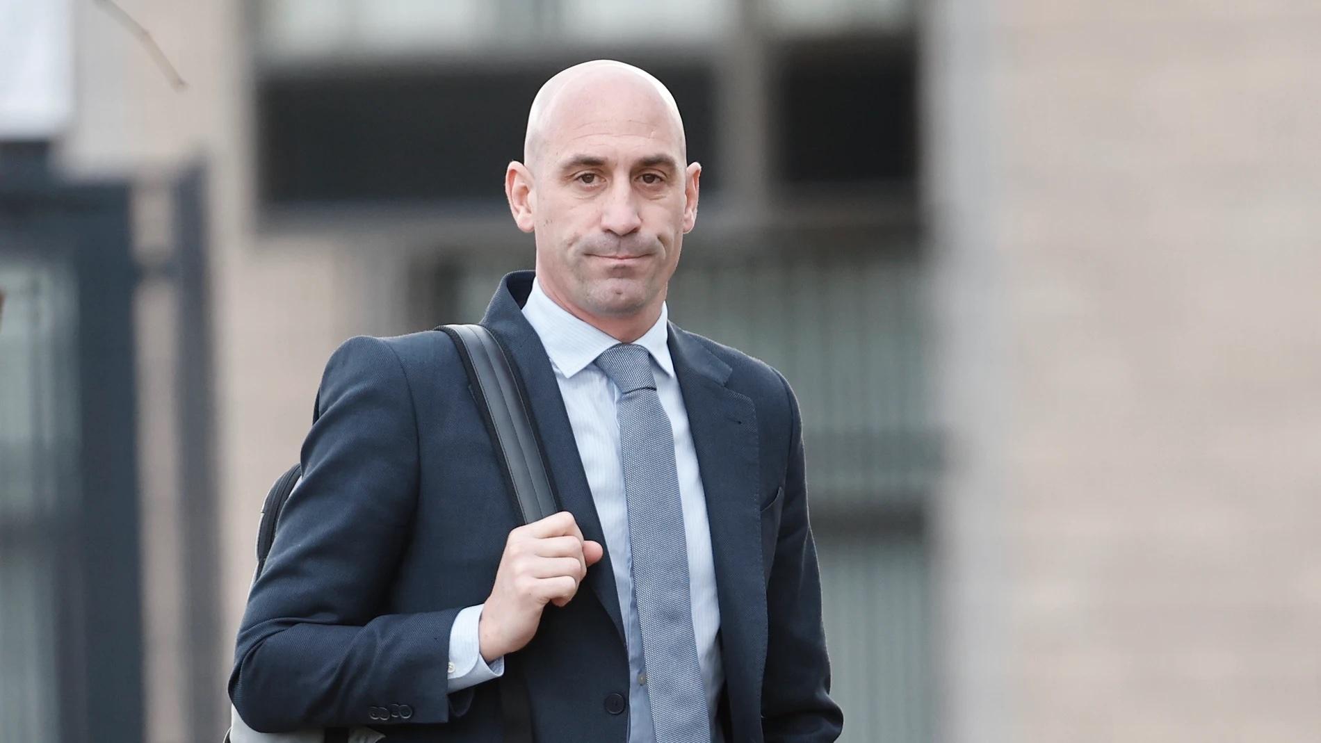 Abogada de Luis Rubiales pide absolución