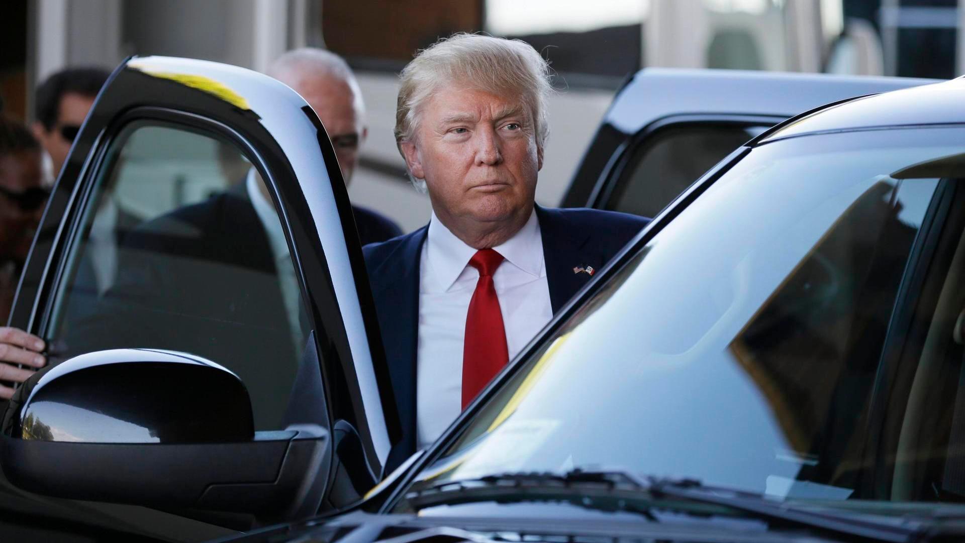 Trump va por aranceles sobre vehículos producidos en México 