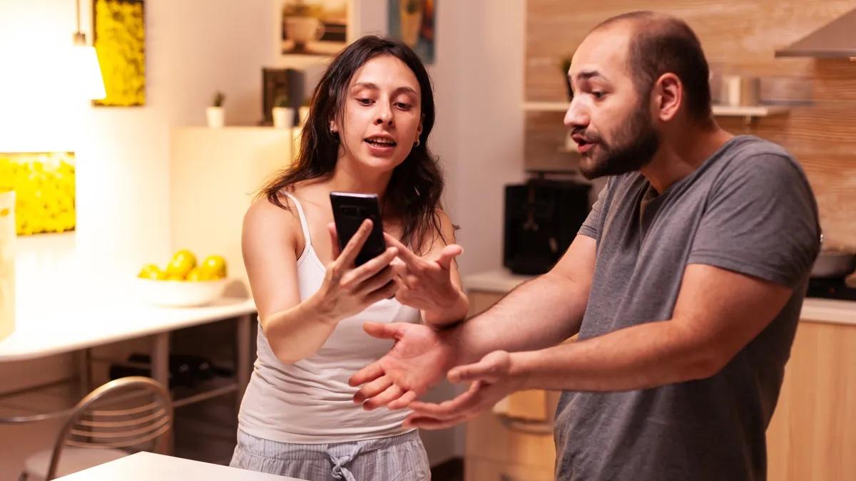 Historia de vida: Mi esposo tiene una amiga en la que no confío
