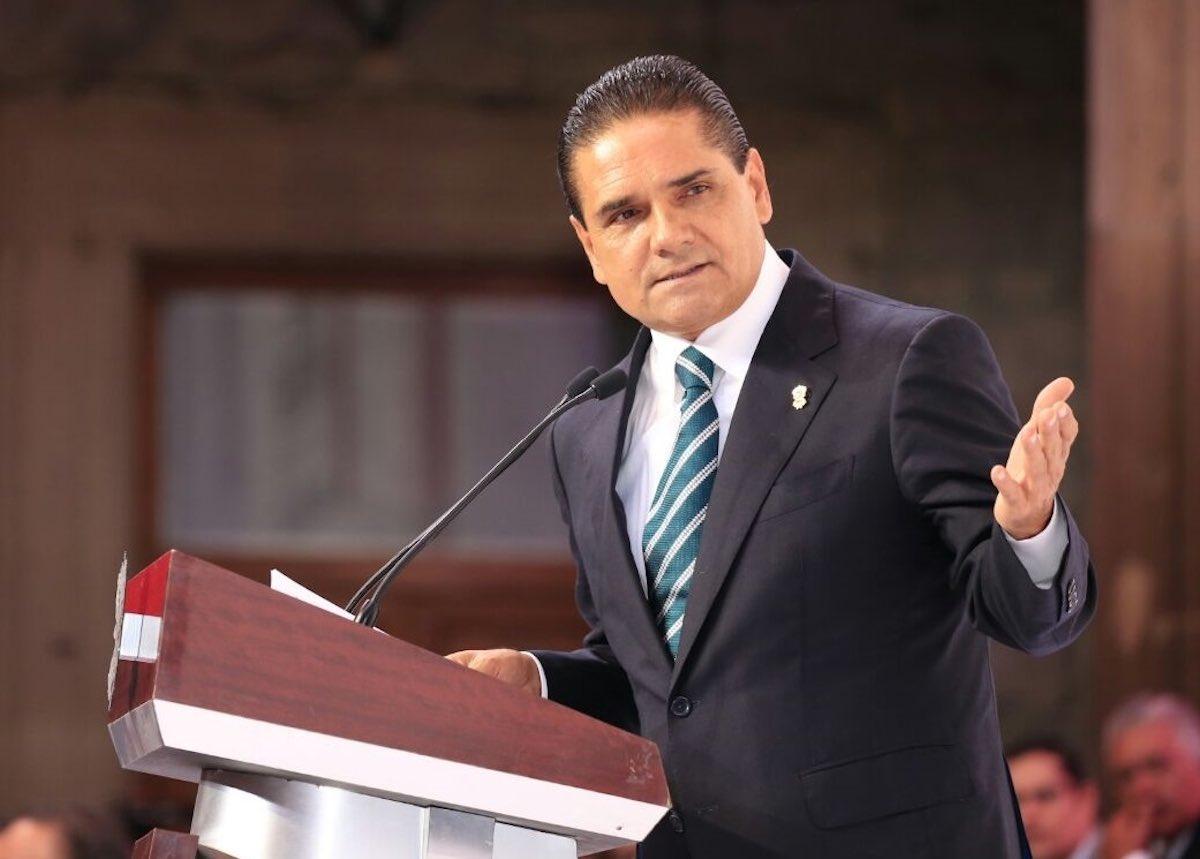 Interpol emite ficha roja contra Silvano Aureoles