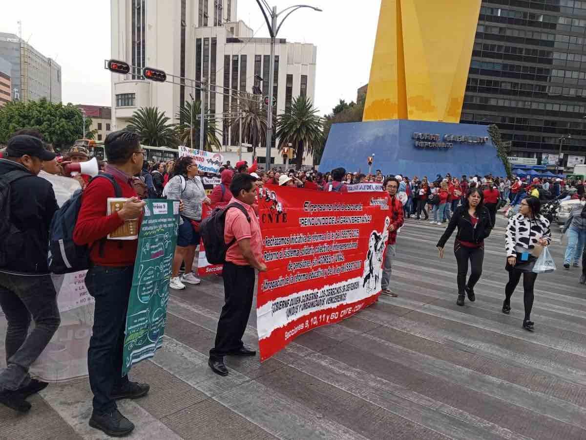 Caos por bloqueo de la CNTE