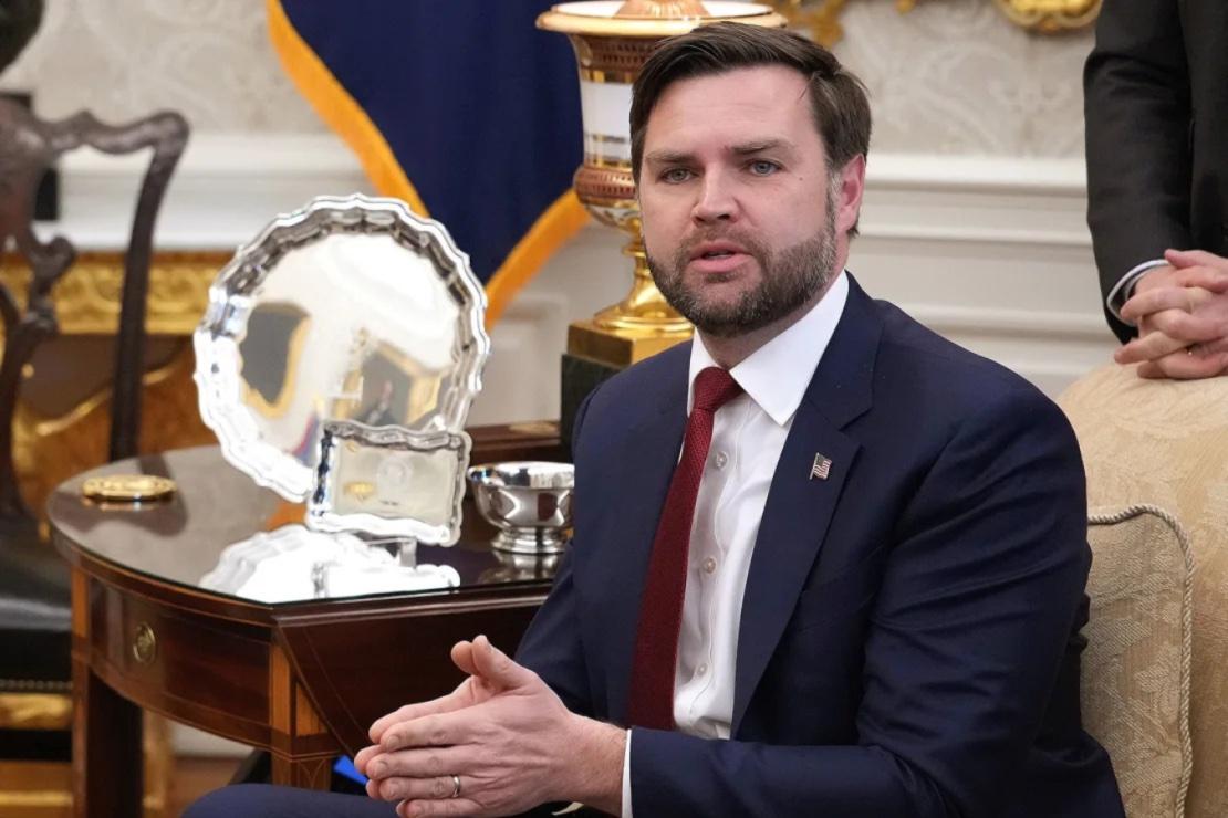 Habitantes de Vermont piden a JD Vance irse a esquiar a Rusia 