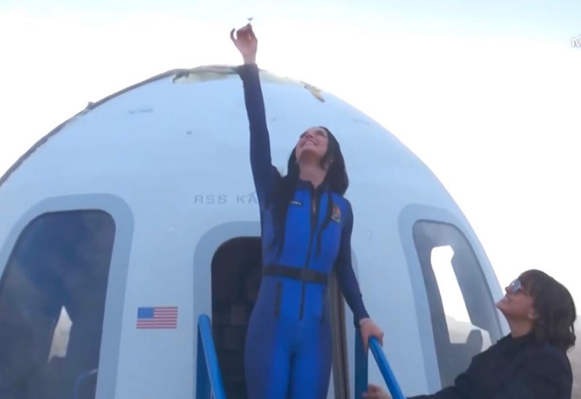 Katy Perry viaja al espacio en una misión de Blue Origin