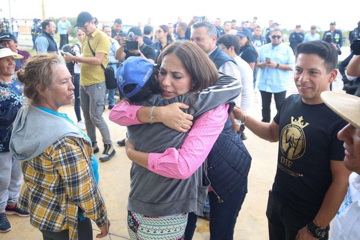 Entregan apoyos por 6.2 millones a familias por la ruptura de la Presita Las Golondrinas