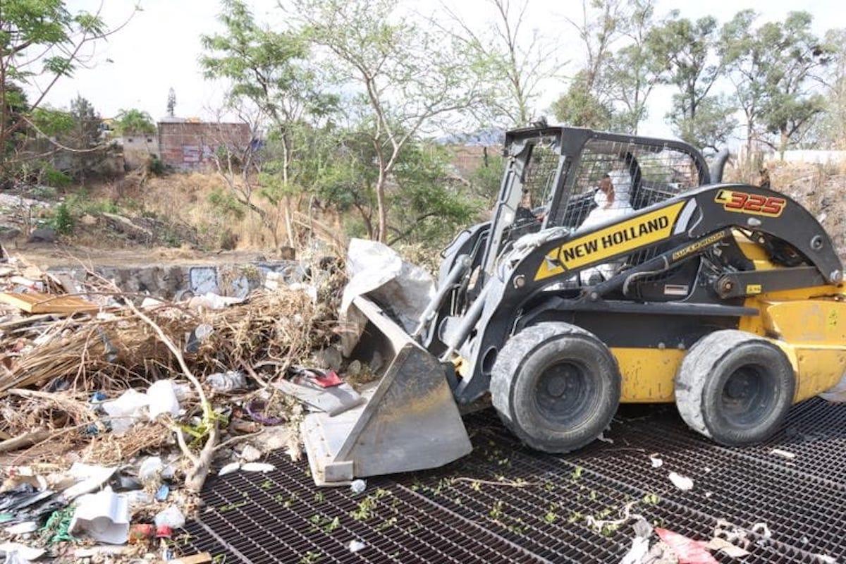 Retiran casi 600 toneladas de basura de canales y pasos a desnivel en Guadalajara