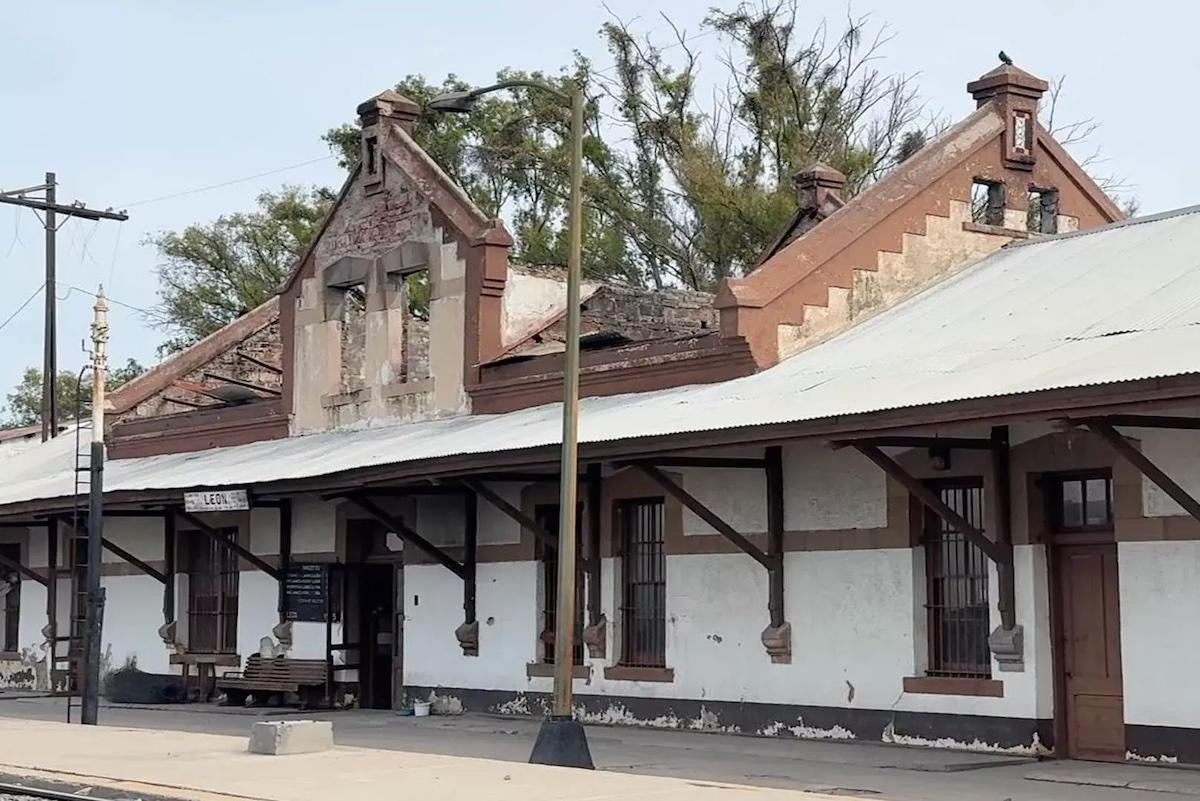 Comerciantes de San Miguel esperan que tren reviva una estación en ruinas en León