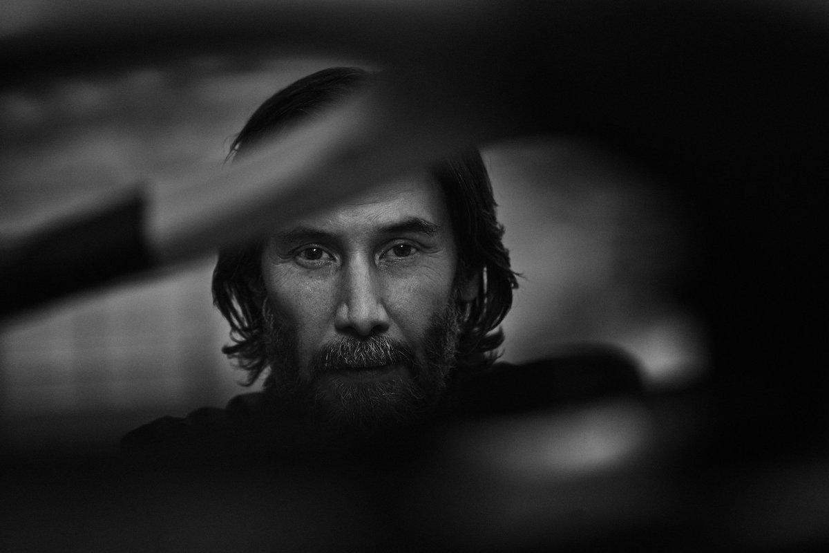 Keanu Reeves le da la bienvenida a Checo Pérez a Cadillac