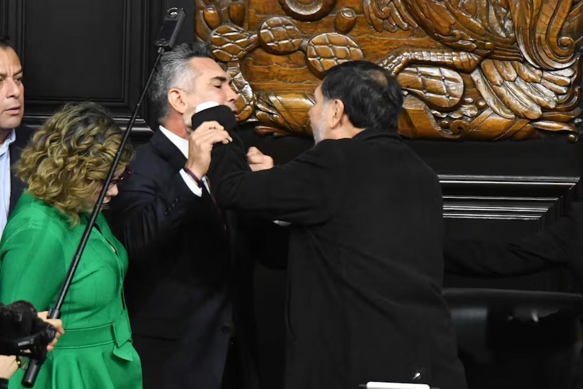 Se desata pelea entre Alejandro Moreno y Gerardo Fernández Noroña en el Senado