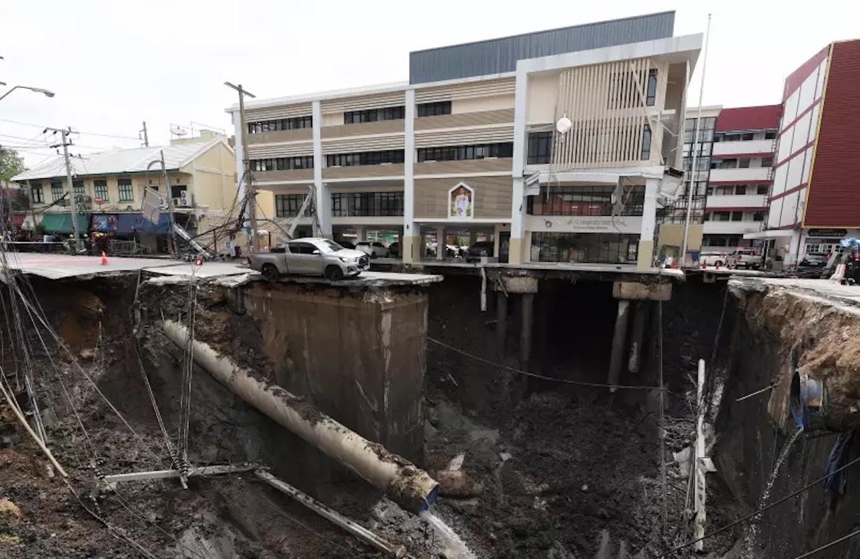 Socavón en Tailandia obliga a evacuar hospital