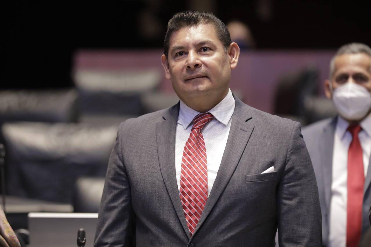 Gobernador de Puebla se fue a Nueva Jersey en avión privado 