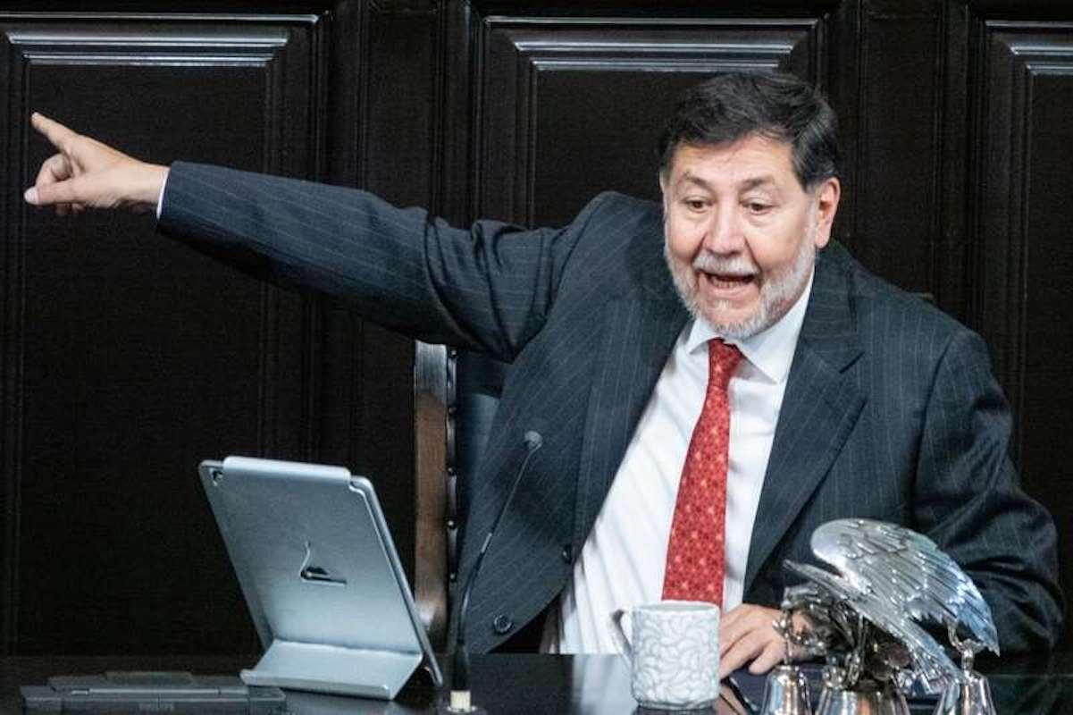 Noroña se confronta con reporteros tras ser cuestionado por viaje en jet privado a Coahuila