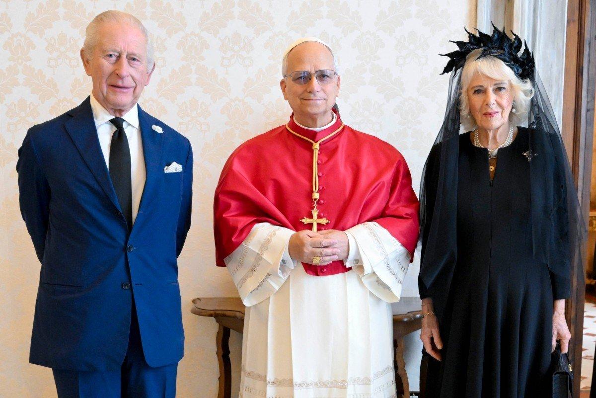 Carlos III y Camila rezaron con el Papa León XIV 