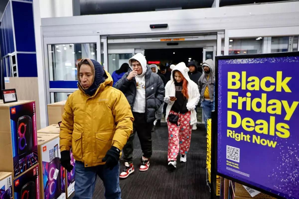 Se prevé un Black Friday, desangelado por cacería de ICE 