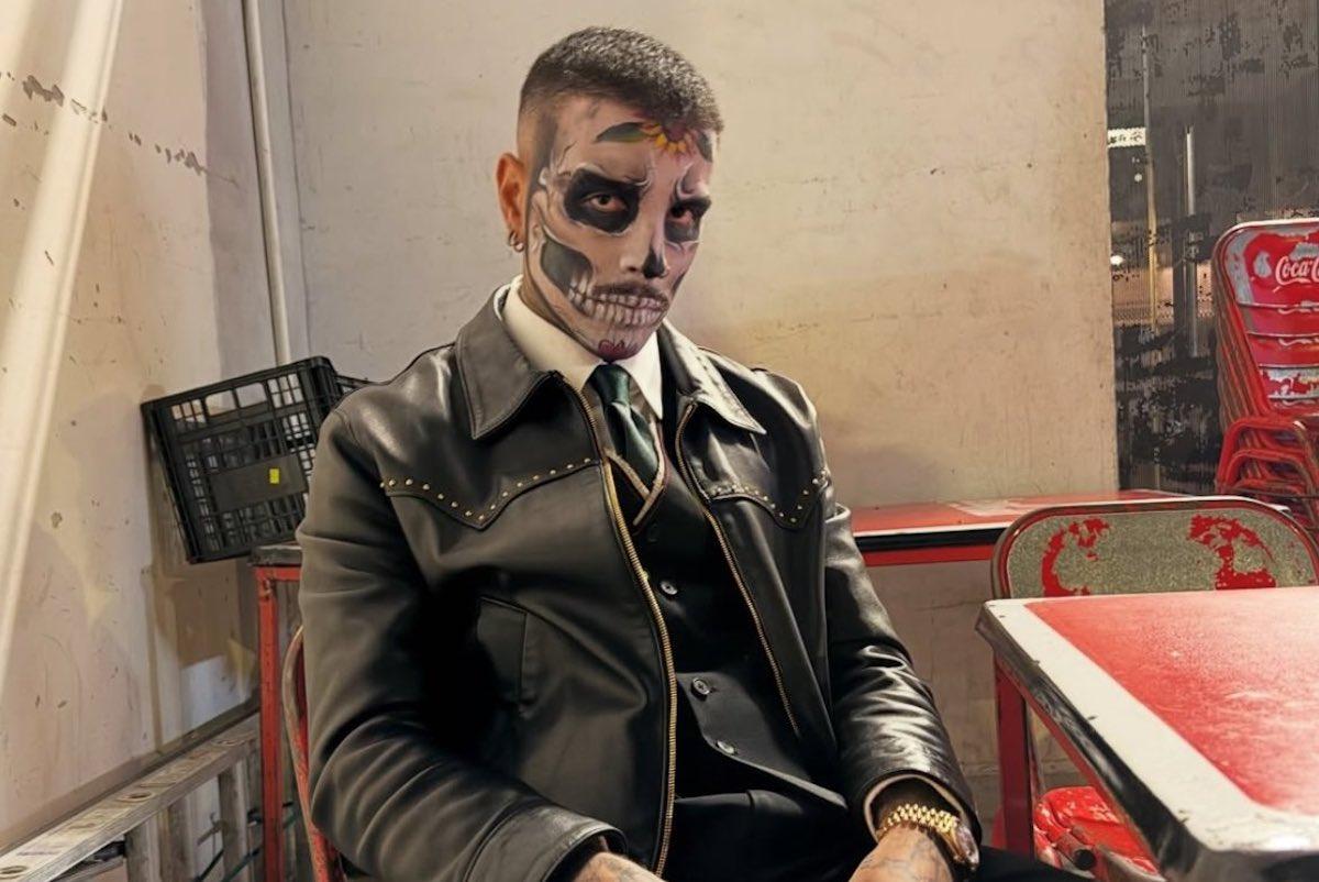 El catrín del reggaetón: Rauw Alejandro fusiona la elegancia caribeña y la tradición mexicana