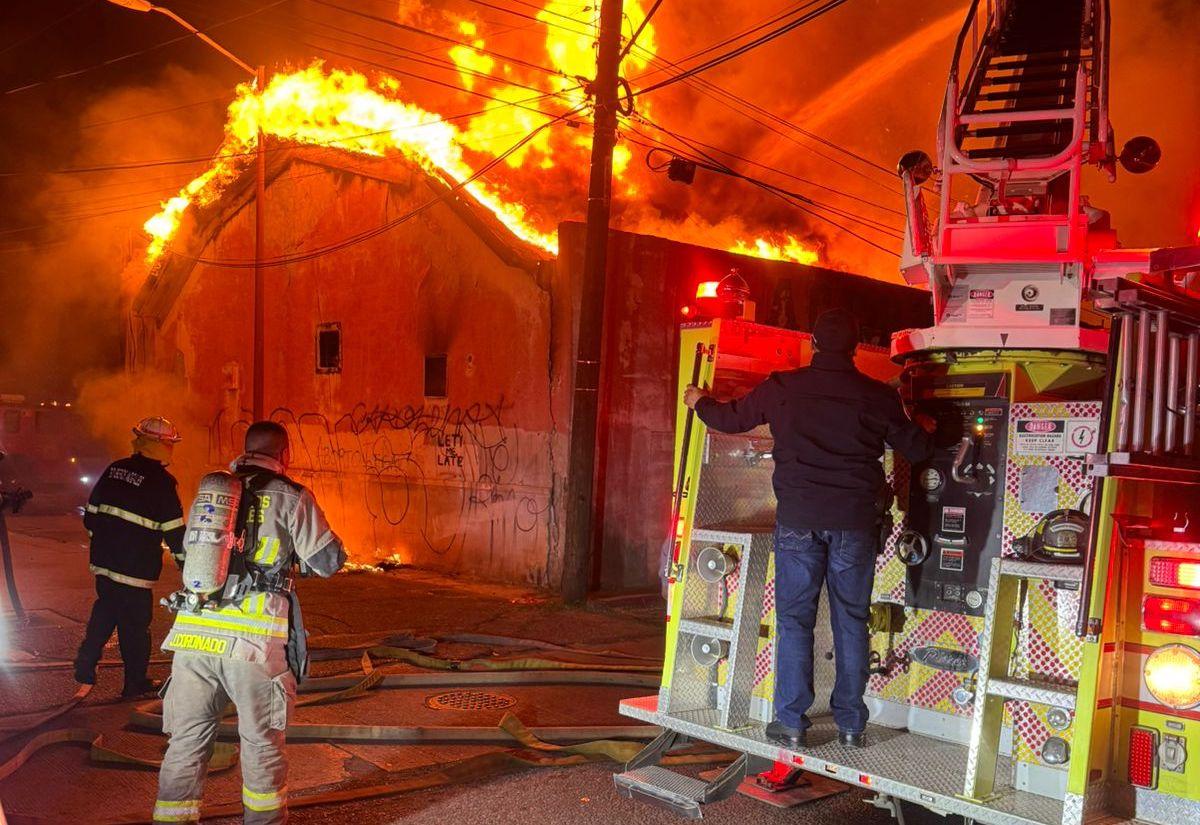 Sin personas lesionadas incendio en edificio abandonado en Nogales