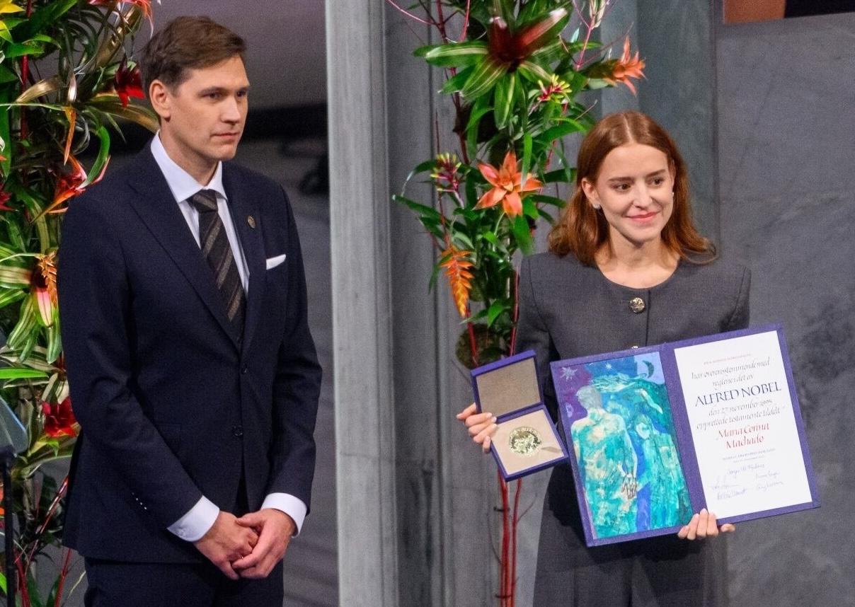 Hija de María Corina Machado recibió el Nobel de la Paz a nombre de su madre 