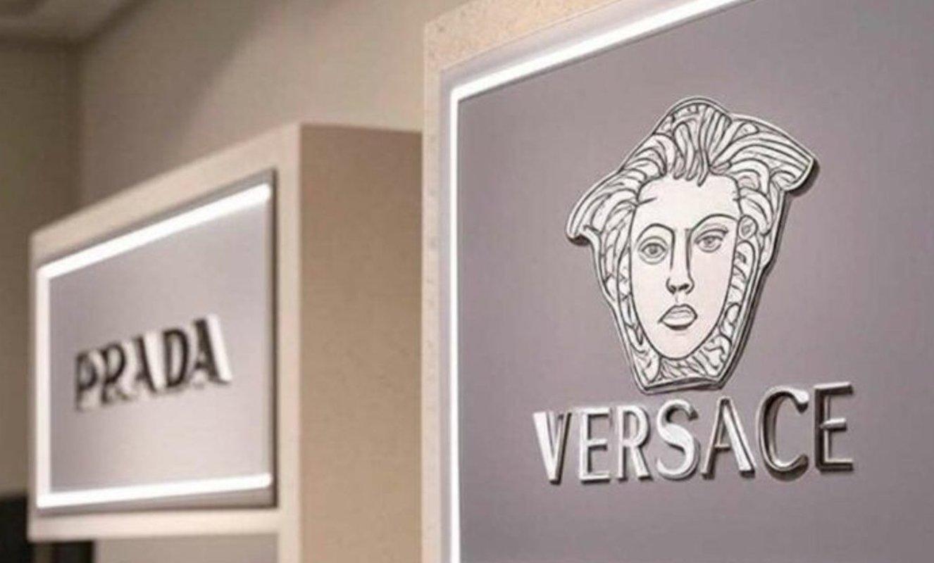 Prada compró Versace por mil millones de dólares 