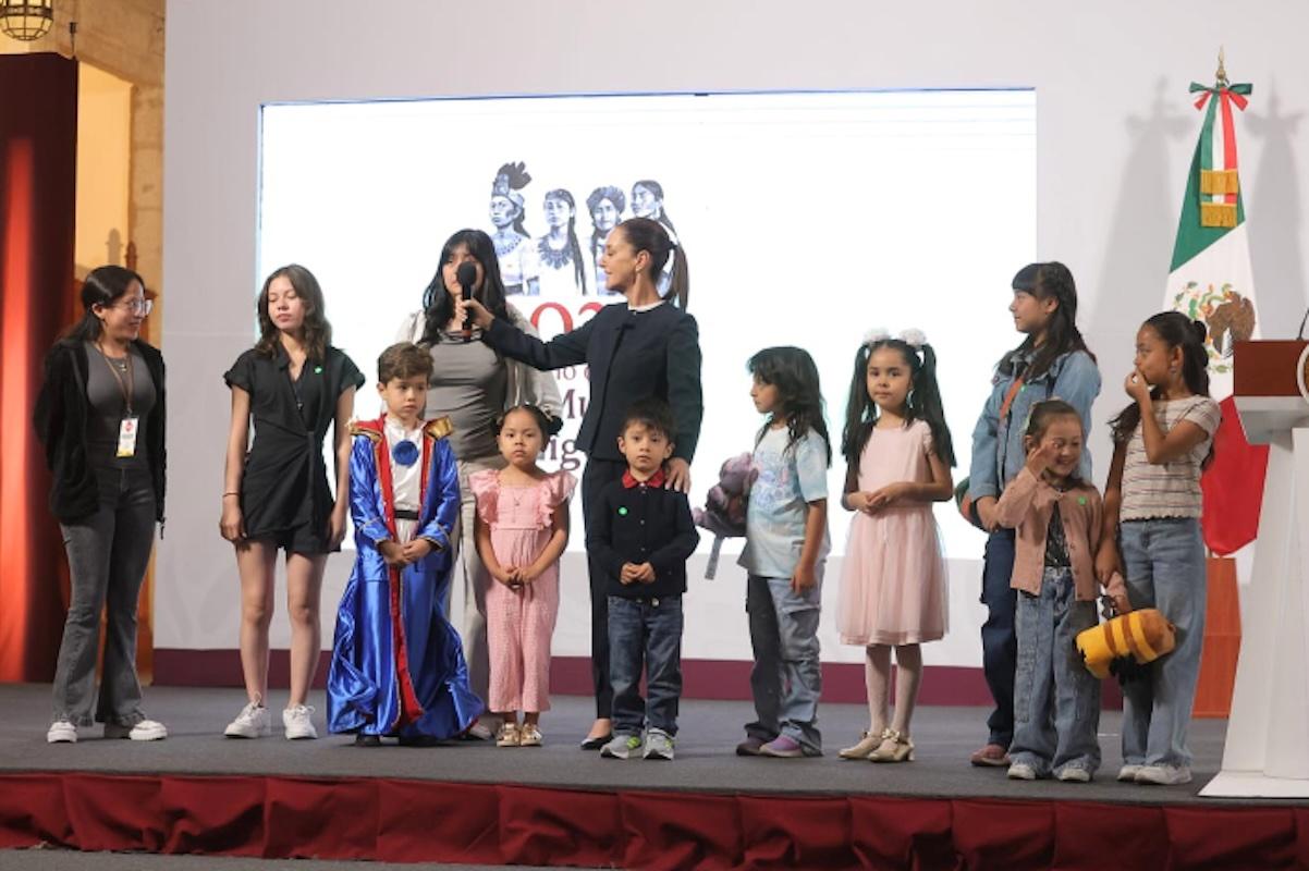 Niños cuestionan a Sheinbaum por quitar los dulces de las escuelas