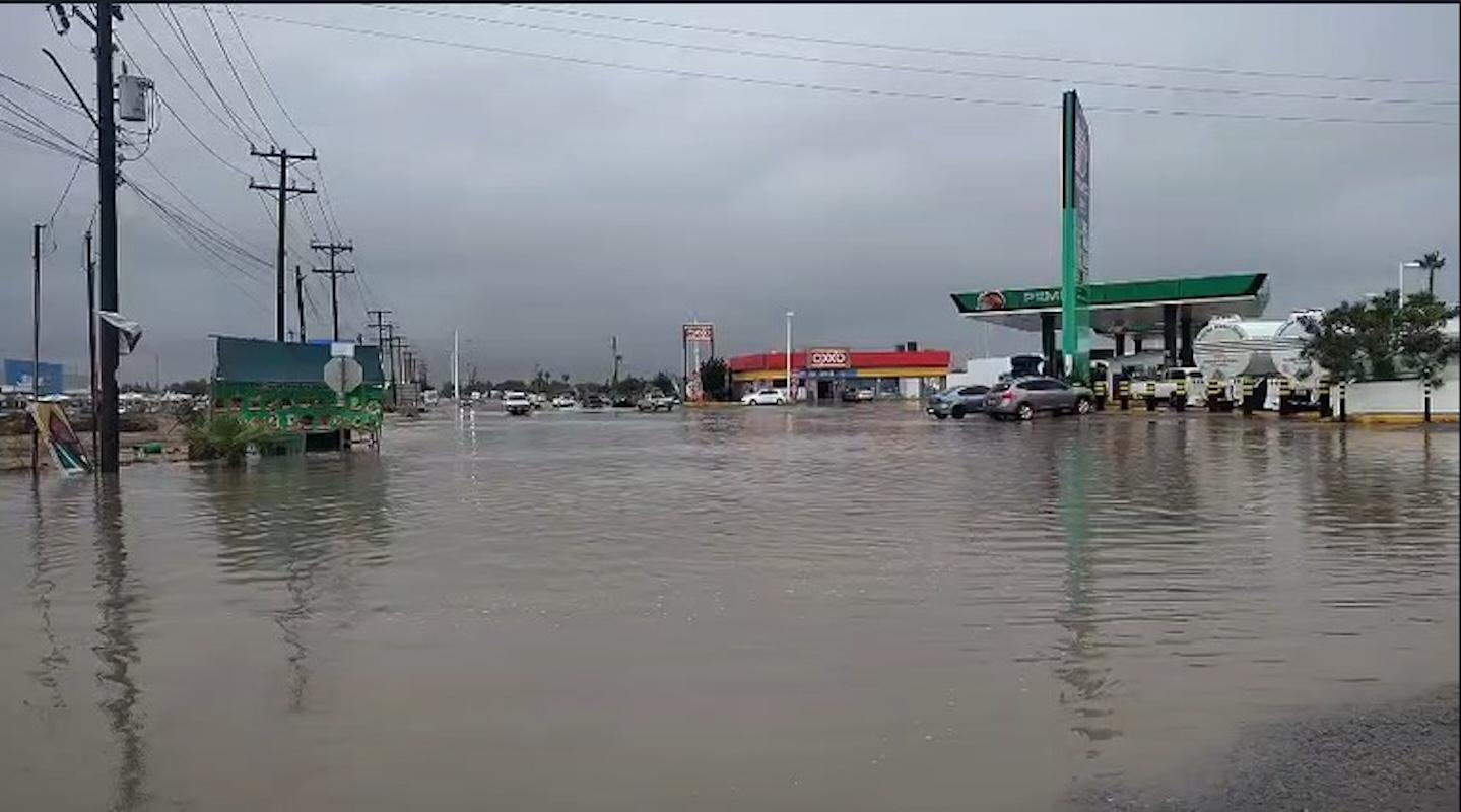 Lluvia incesante deja a Puerto Peñasco bajo el agua