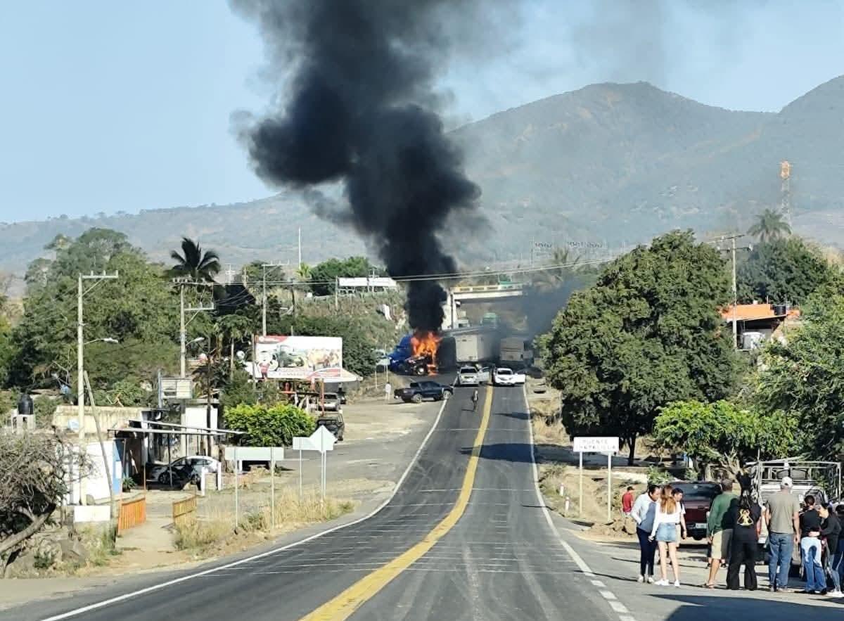 Suspenden clases por bloqueos en Nayarit
