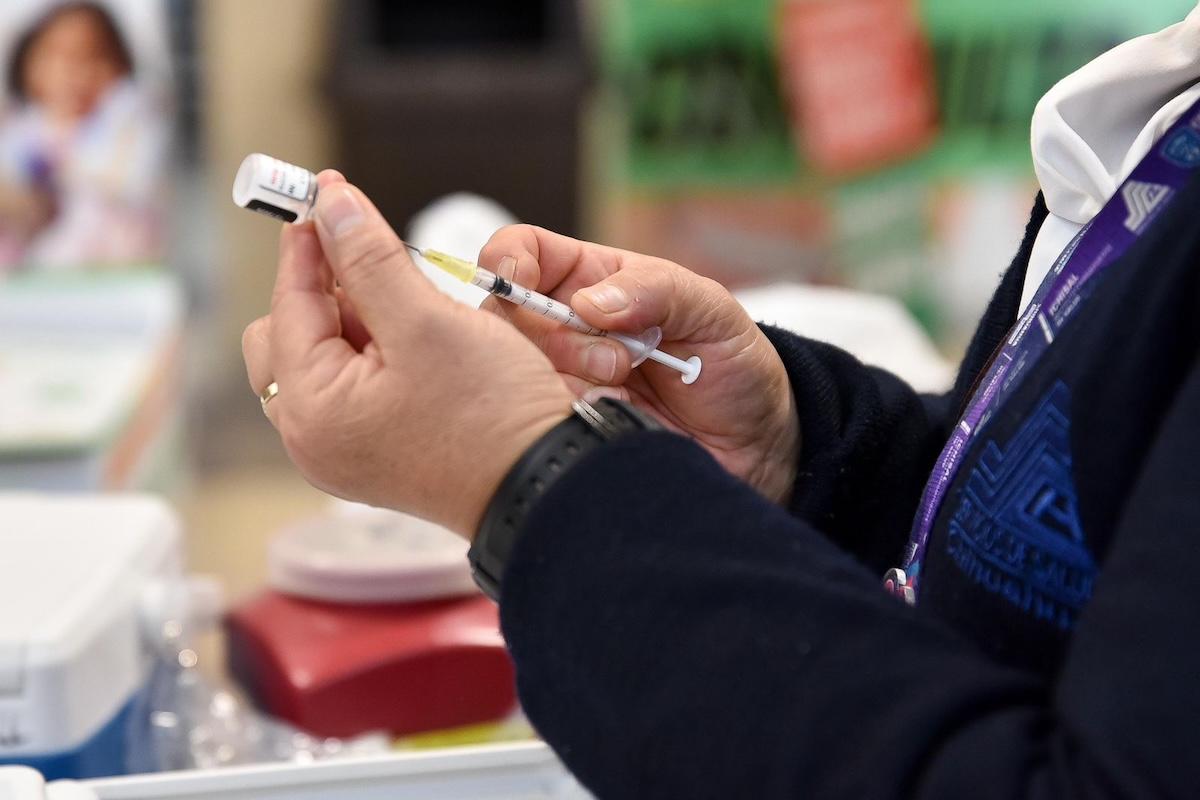 Mantiene Estado estrategia de vacunación contra el sarampión en Ciudad Juárez