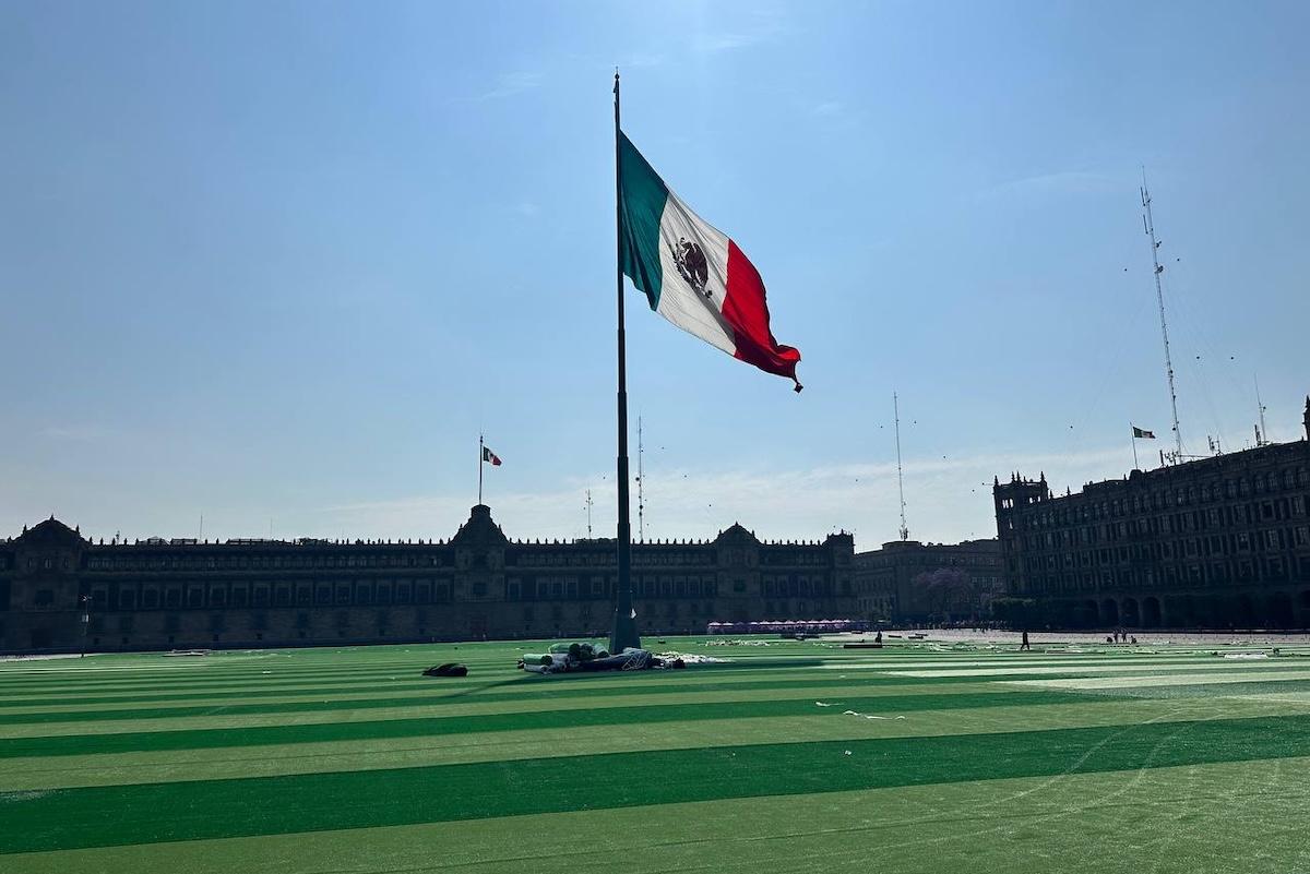 El Zócalo se convertirá en cancha de fútbol 