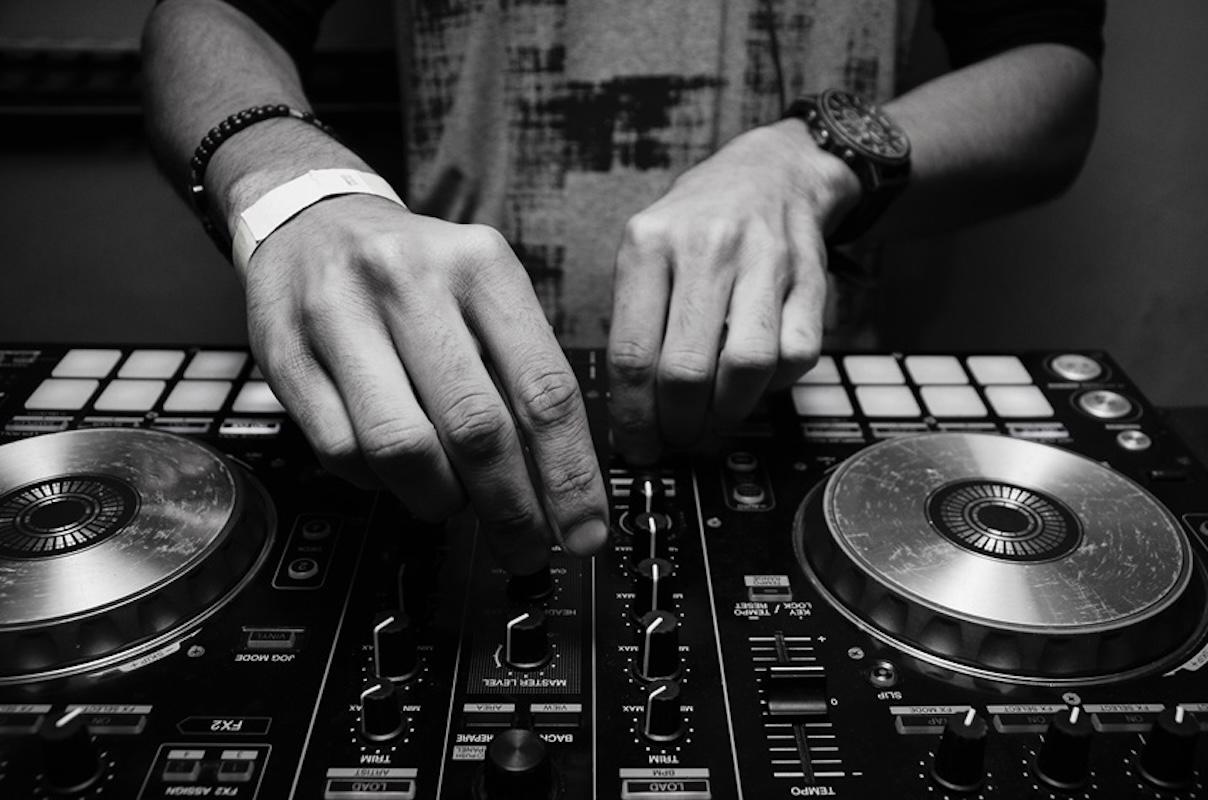 Día Internacional del DJ: Te contamos el origen de su música