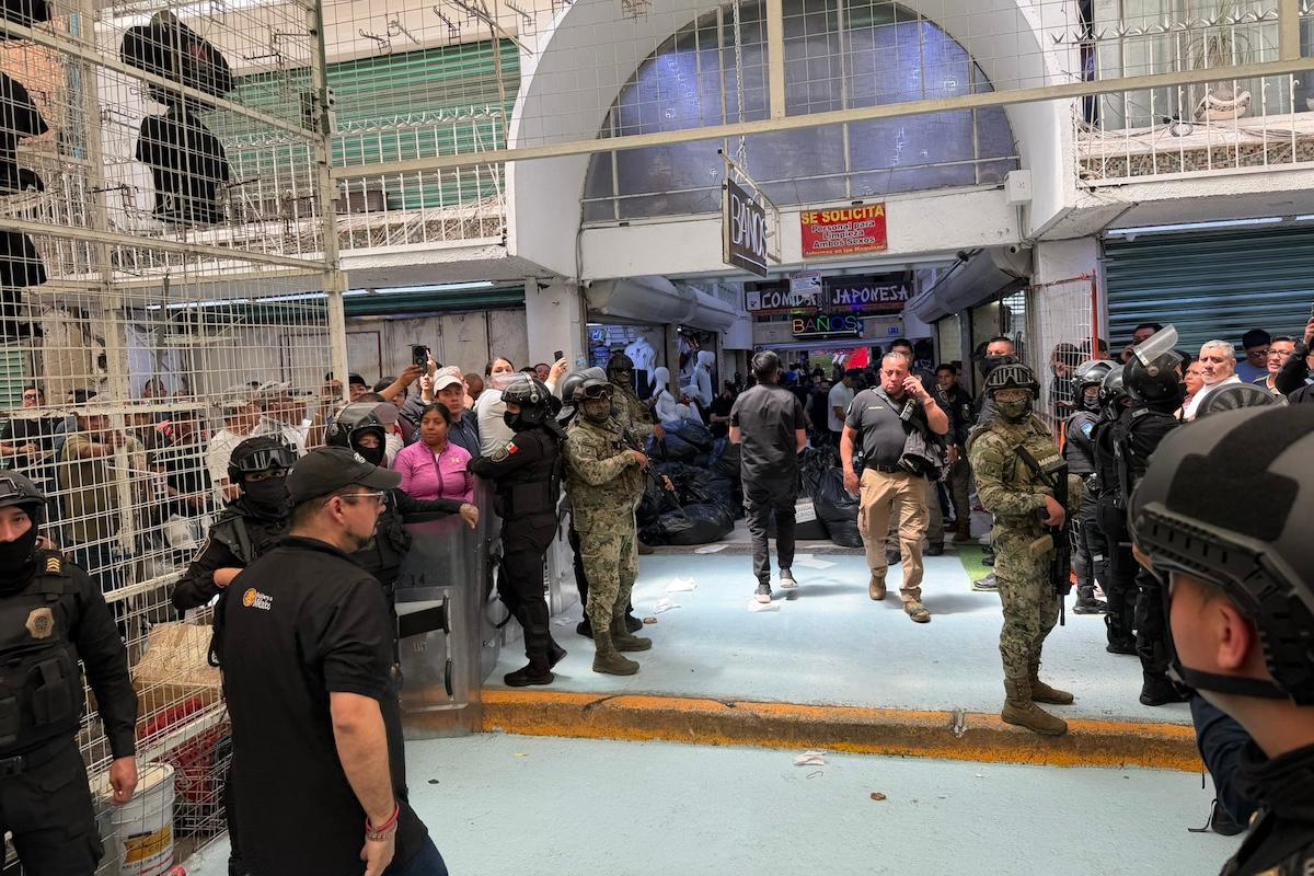 Golpe a la piratería en Tepito previo al Mundial: decomisan mercancía