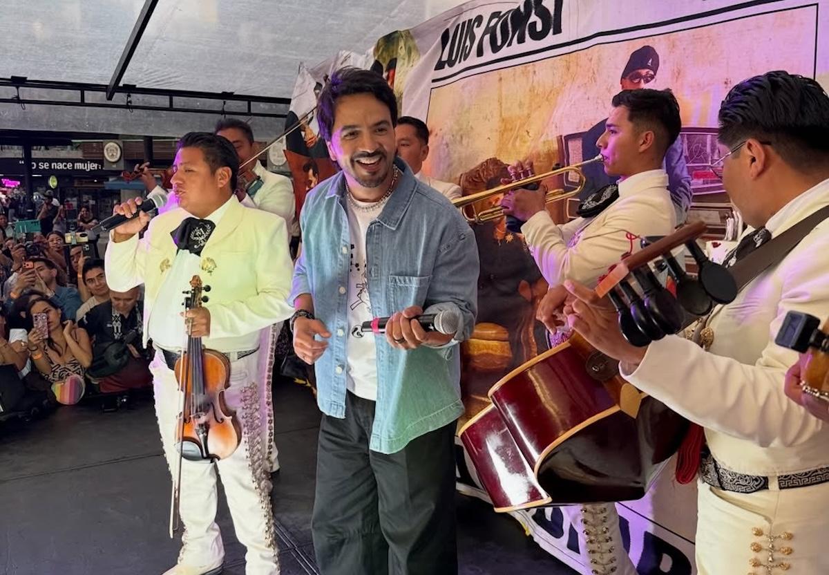 Luis Fonsi sorprende a conductor de plataforma en CDMX 