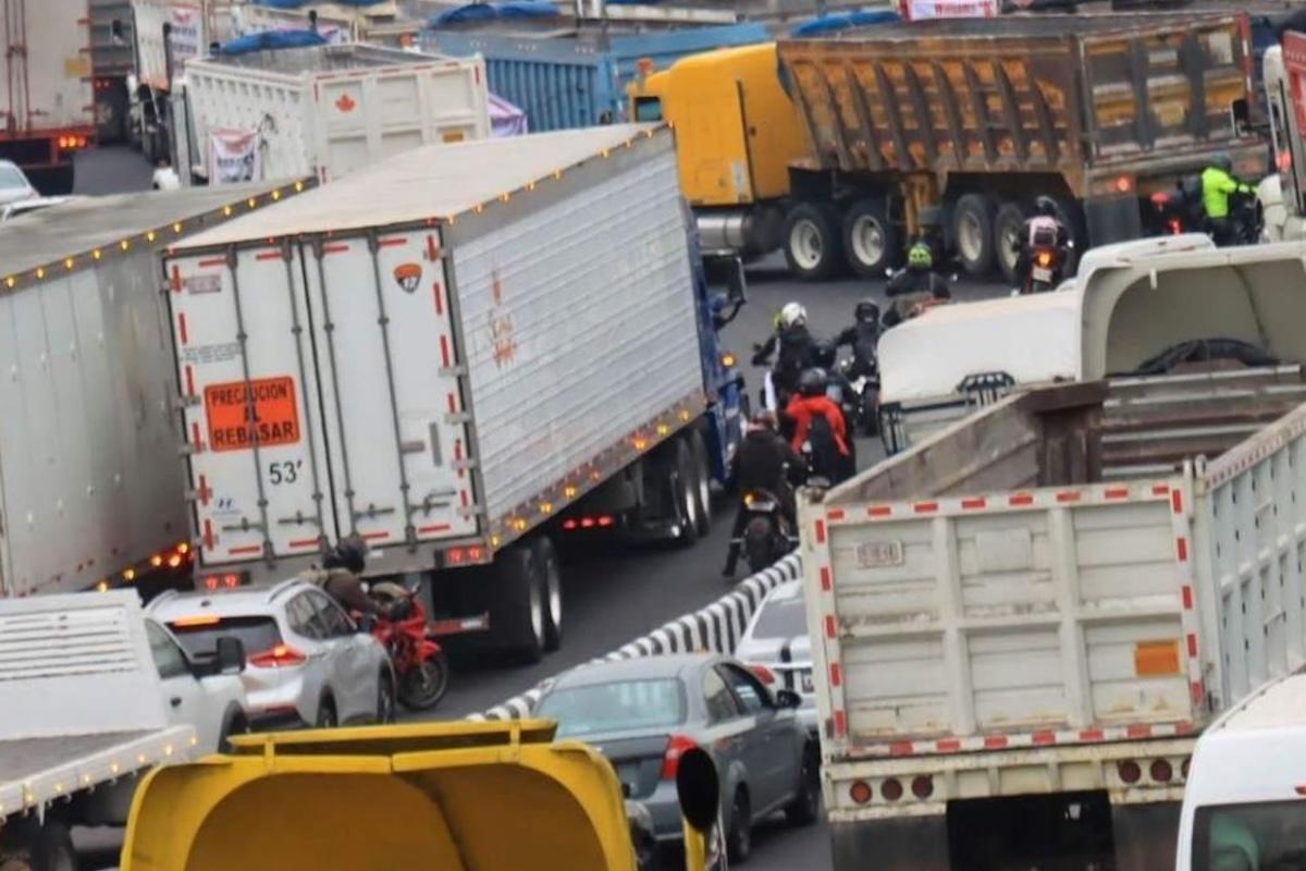 Paro nacional de transportistas provoca bloqueos en carreteras