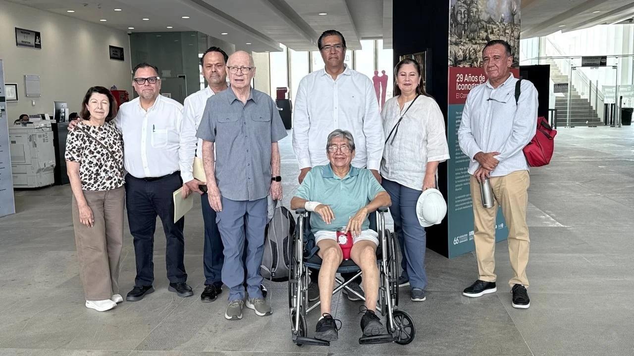 Jubilados de Pemex y CFE se acercan al congreso para pedir apoyo tras reducción de pensiones